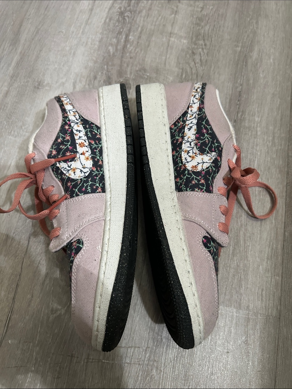 Jordan, Kids Pink Floral Sneakers, size 6 - Picture 5 of 6